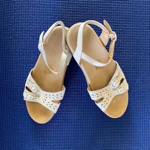 SAS Duo-Buckle Tripad Comfort Leather Sandal 8.5 M. Color is Halo.